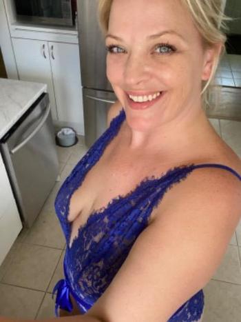 613-697-1390, 39 not set female escort, Ottawa